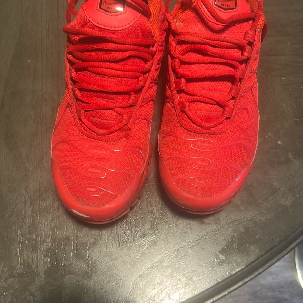 RED NIKE VAPORMAX